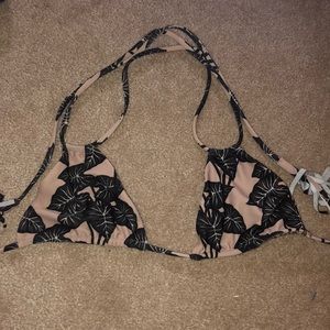 Acacia Cannons black elephant top